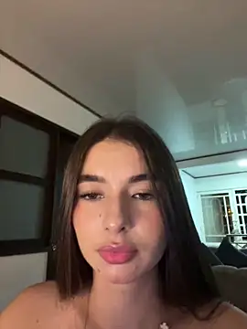 Snapshot of Coralinee_01 chatting on May 9, 2026, 12:49 am Coralinee 01 online show from May 9, 2026, 12:49 am