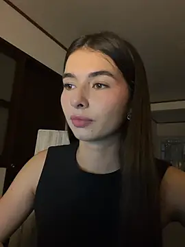 Snapshot of Coralinee_01 chatting on May 17, 2026, 11:12 pm Coralinee 01 online show from May 17, 2026, 11:12 pm