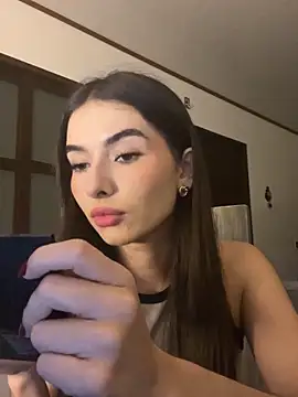 Snapshot of Coralinee_01 chatting on June 4, 2026, 1:00 am Coralinee 01 online show from June 4, 2026, 1:00 am