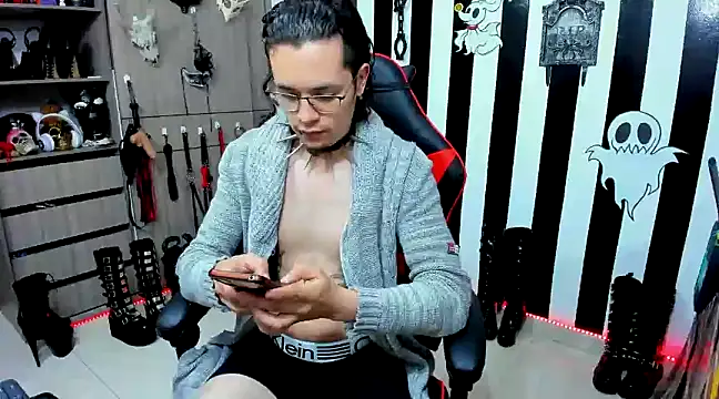 Snapshot of daven56 chatting on December 10, 2024, 7:32 pm daven56 online show from December 10, 2024, 7:32 pm