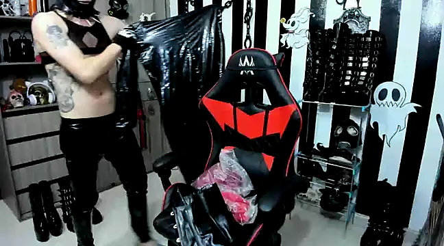 Snapshot of daven56 chatting on December 17, 2024, 4:32 pm daven56 online show from December 17, 2024, 4:32 pm