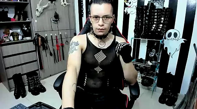 Snapshot of daven56 chatting on December 19, 2024, 1:29 pm daven56 online show from December 19, 2024, 1:29 pm