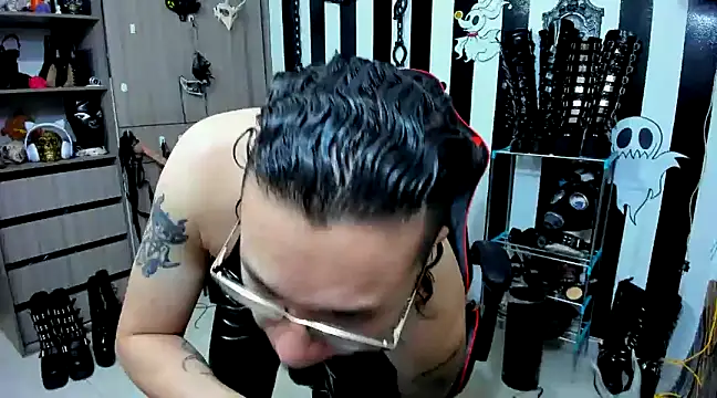 Snapshot of daven56 chatting on December 23, 2024, 2:39 pm daven56 online show from December 23, 2024, 2:39 pm