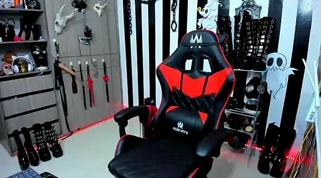 Snapshot of daven56 chatting on December 29, 2024, 1:17 pm daven56 online show from December 29, 2024, 1:17 pm