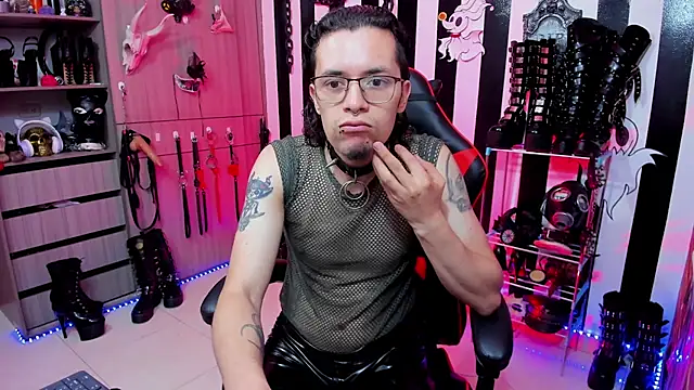 Snapshot of daven56 chatting on February 18, 2025, 1:33 pm daven56 online show from February 18, 2025, 1:33 pm