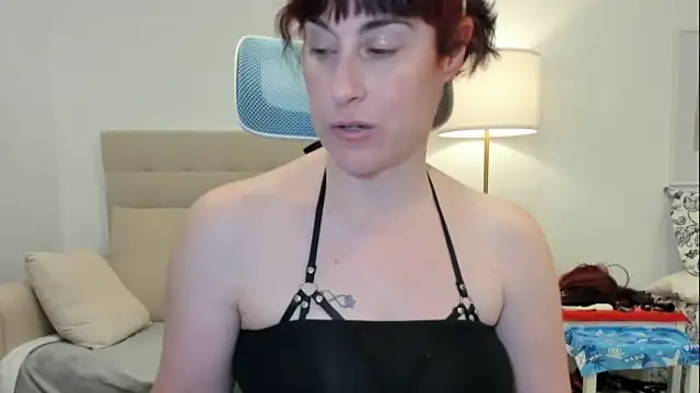 Snapshot of emmita69_ chatting on February 28, 2026, 9:49 pm emmita69 online show from February 28, 2026, 9:49 pm