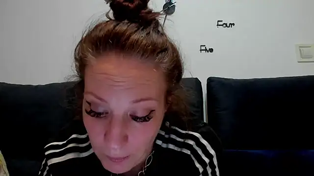 Snapshot of VanessaSquirtt chatting on September 16, 2025, 5:36 pm VanessaSquirtt online show from September 16, 2025, 5:36 pm