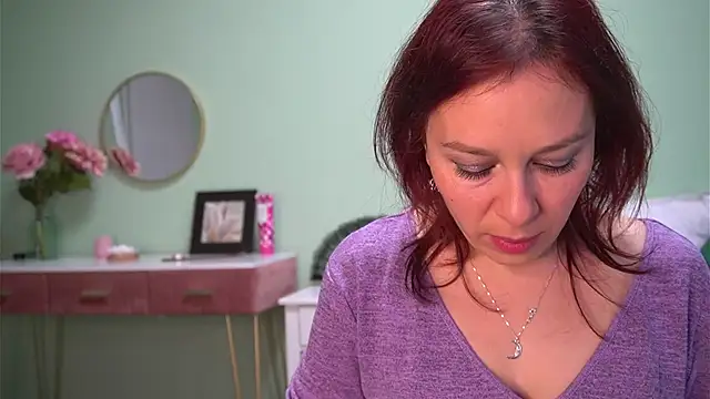 Snapshot of HaileyMoonn chatting on October 17, 2025, 3:20 am HaileyMoonn online show from October 17, 2025, 3:20 am