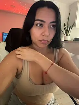 PetitLumiere online show from April 4, 2026, 4:00 am