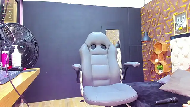 Snapshot of deyy_madissonn chatting on February 12, 2025, 7:02 pm deyy madissonn online show from February 12, 2025, 7:02 pm