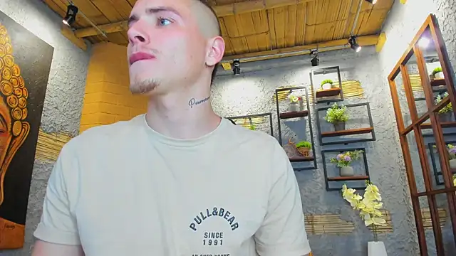 Snapshot of JordanThompson_ chatting on March 18, 2025, 10:26 pm JordanThompson online show from March 18, 2025, 10:26 pm