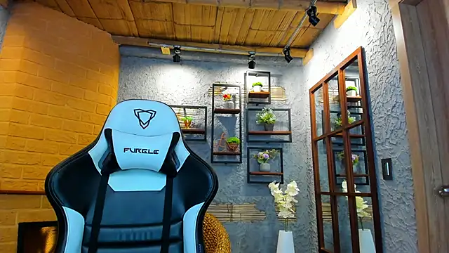 Snapshot of JordanThompson_ chatting on October 24, 2025, 11:17 am JordanThompson online show from October 24, 2025, 11:17 am