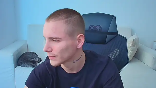 Snapshot of JordanThompson_ chatting on November 7, 2025, 7:58 pm JordanThompson online show from November 7, 2025, 7:58 pm