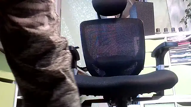 Snapshot of boy-nude chatting on December 9, 2024, 9:39 am boy-nude online show from December 9, 2024, 9:39 am