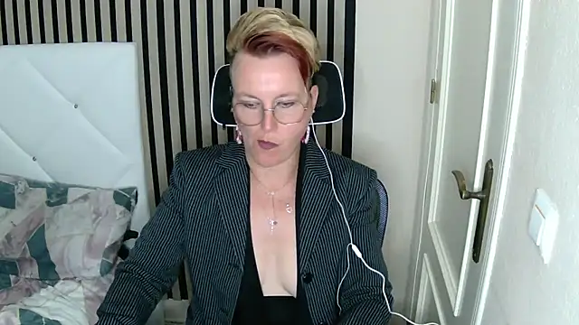 Snapshot of xxNoeliaxx chatting on March 15, 2025, 11:08 am xxNoeliaxx online show from March 15, 2025, 11:08 am