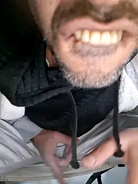 molozeb online show from October 27, 2025, 4:44 pm