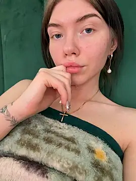 Lisaaa Alisa online show from April 6, 2026, 10:05 am