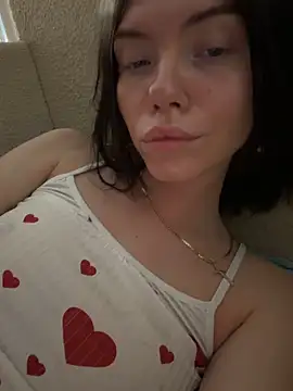 Lisaaa Alisa online show from April 15, 2026, 7:10 pm