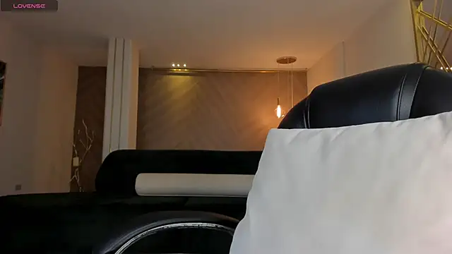 Snapshot of JessicaWilliams1 chatting on September 19, 2025, 9:54 am JessicaWilliams1 online show from September 19, 2025, 9:54 am