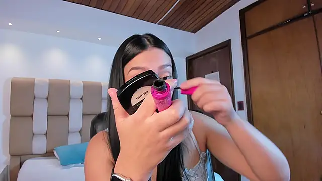 carina rossi online show from December 3, 2025, 11:30 am