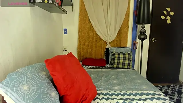 SARAMISHA online show from November 30, 2025, 3:05 pm