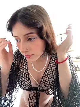 LiliJones  online show from February 5, 2026, 1:49 pm