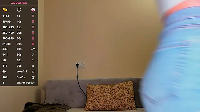 Kimmberr online show from April 18, 2026, 2:48 am