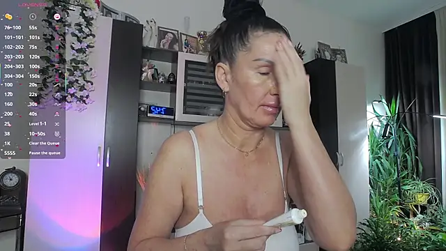 SheilaRyan online show from February 15, 2026, 4:42 am