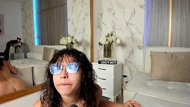 Snapshot of Dollar-girl chatting on February 20, 2026, 2:06 pm Dollar-girl online show from February 20, 2026, 2:06 pm