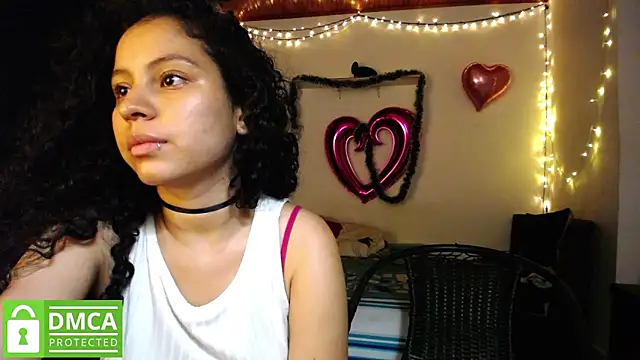 Snapshot of Mr_MrsCurie chatting on December 6, 2024, 4:03 am Mr MrsCurie online show from December 6, 2024, 4:03 am