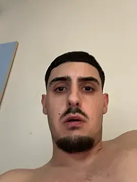 Snapshot of Vale_187 chatting on March 10, 2026, 12:32 pm Vale 187 online show from March 10, 2026, 12:32 pm