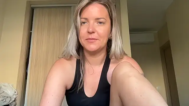 Snapshot of naughtyhollyxxxx chatting on October 10, 2025, 7:51 am naughtyhollyxxxx online show from October 10, 2025, 7:51 am