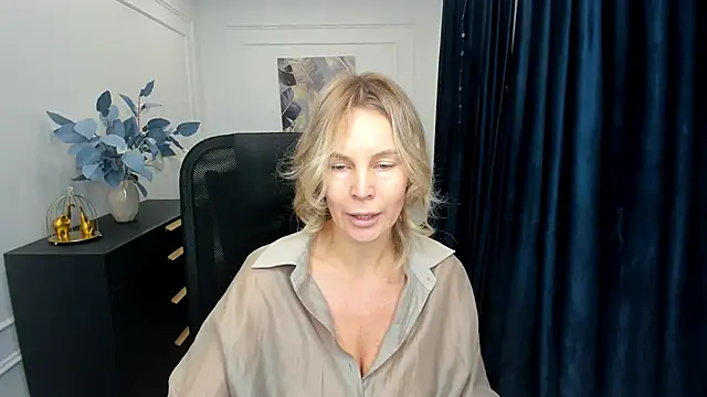 Snapshot of Sinty_Devis chatting on November 9, 2025, 4:22 am Sinty Devis online show from November 9, 2025, 4:22 am