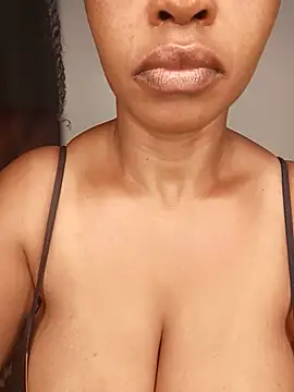 Snapshot of boobsnipplian chatting on May 24, 2026, 4:50 am boobsnipplian online show from May 24, 2026, 4:50 am