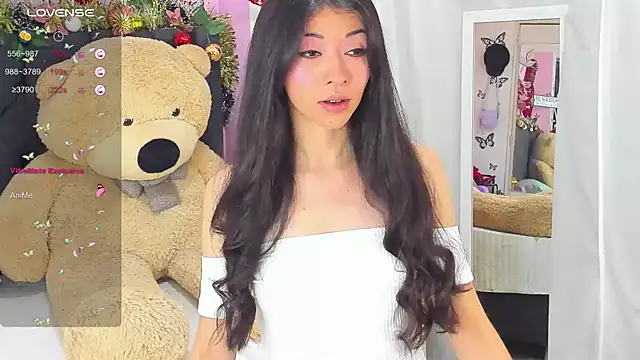 Snapshot of SophiaLiu chatting on December 7, 2024, 12:41 am SophiaLiu online show from December 7, 2024, 12:41 am