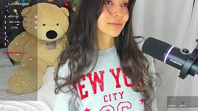 Snapshot of SophiaLiu chatting on December 15, 2024, 1:35 am SophiaLiu online show from December 15, 2024, 1:35 am