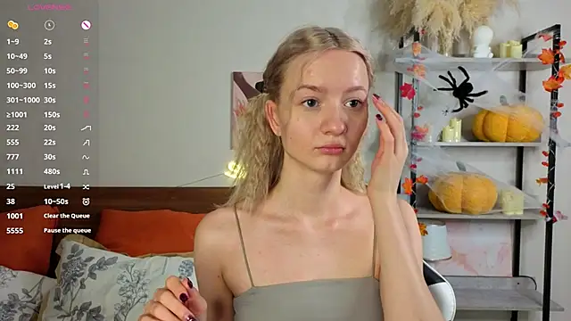 Snapshot of IdaValenti chatting on November 7, 2025, 11:05 pm IdaValenti online show from November 7, 2025, 11:05 pm