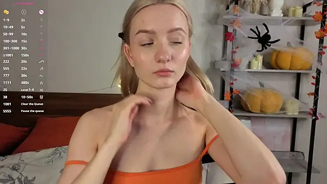 Snapshot of IdaValenti chatting on November 9, 2025, 11:14 pm IdaValenti online show from November 9, 2025, 11:14 pm