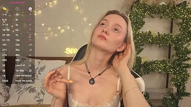 IdaValenti online show from May 25, 2026, 11:11 pm