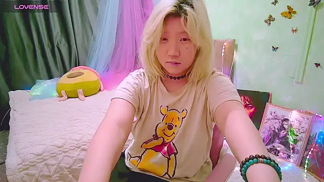 Akemilun online show from April 29, 2026, 6:47 pm