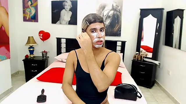 VeronicaReynolds online show from December 18, 2024, 12:07 pm