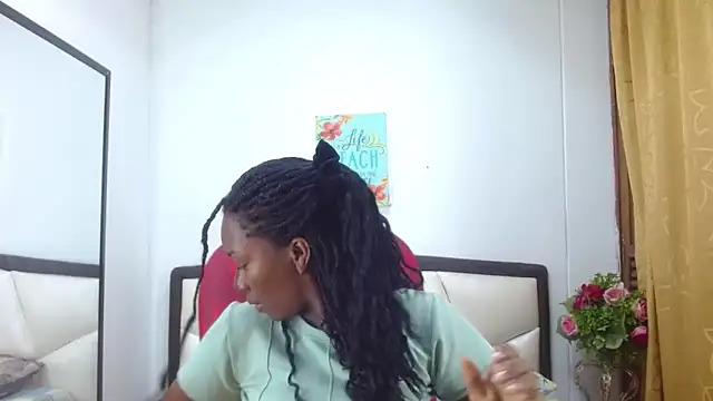 Snapshot of Sara_Marks chatting on October 6, 2025, 11:29 am Sara Marks online show from October 6, 2025, 11:29 am