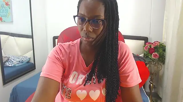 Snapshot of Sara_Marks chatting on November 10, 2025, 11:20 am Sara Marks online show from November 10, 2025, 11:20 am