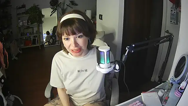 Snapshot of angelic_sg chatting on January 5, 2025, 1:35 am angelic sg online show from January 5, 2025, 1:35 am