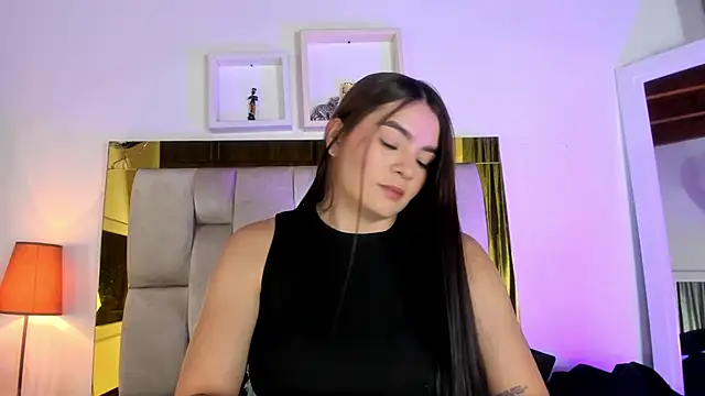 Snapshot of emmy_r chatting on December 5, 2024, 12:11 pm emmy r online show from December 5, 2024, 12:11 pm