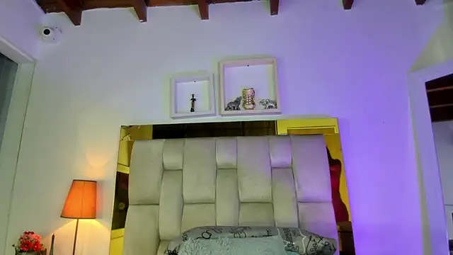 Snapshot of emmy_r chatting on December 23, 2024, 12:08 pm emmy r online show from December 23, 2024, 12:08 pm