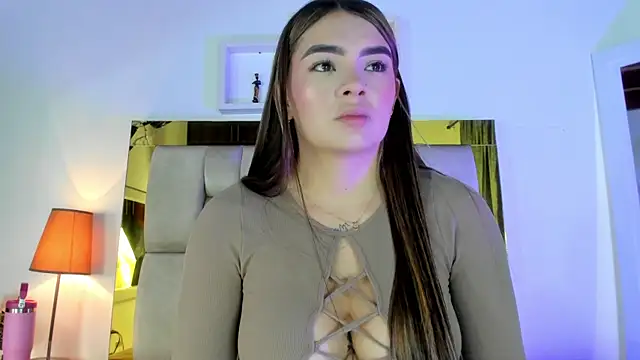 Snapshot of emmy_r chatting on December 30, 2024, 12:09 pm emmy r online show from December 30, 2024, 12:09 pm