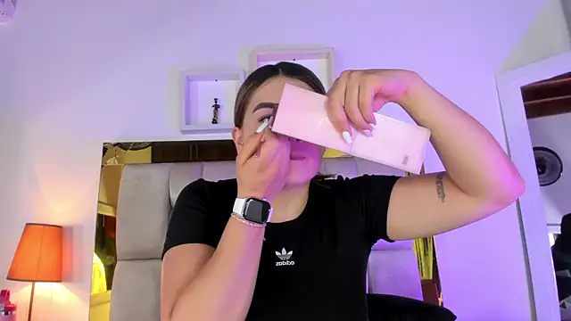 Snapshot of emmy_r chatting on February 8, 2025, 12:06 pm emmy r online show from February 8, 2025, 12:06 pm