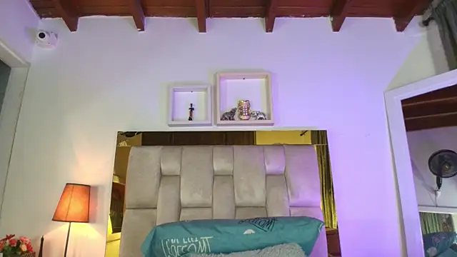 Snapshot of emmy_r chatting on February 10, 2025, 12:08 pm emmy r online show from February 10, 2025, 12:08 pm