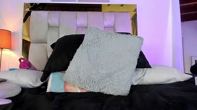 Snapshot of emmy_r chatting on February 12, 2025, 3:16 pm emmy r online show from February 12, 2025, 3:16 pm